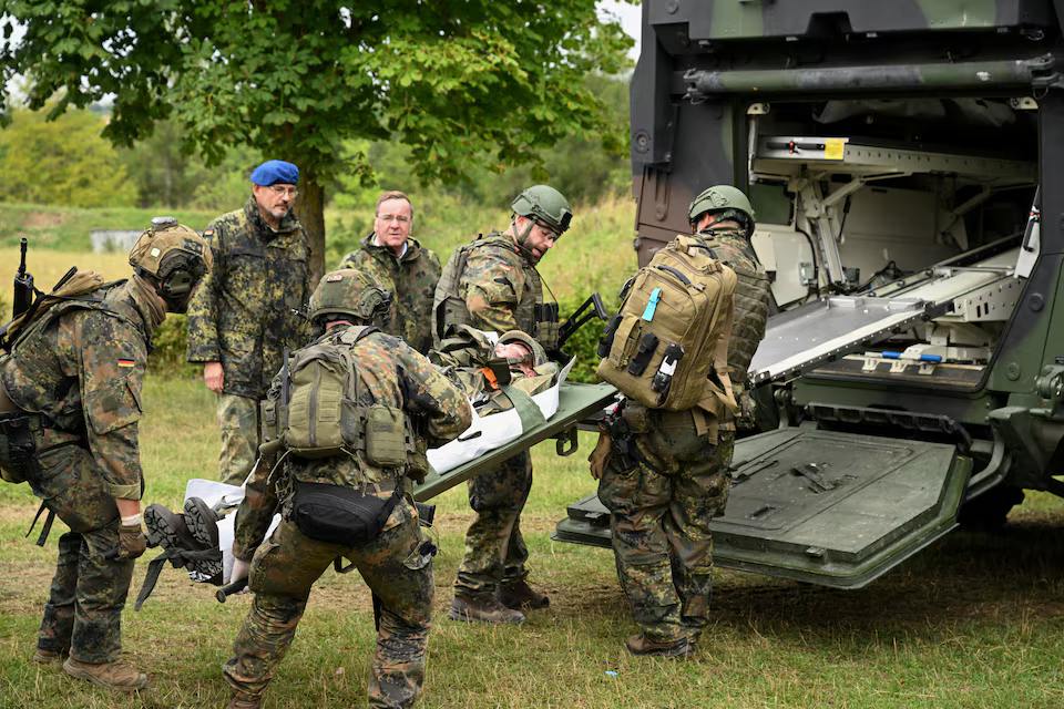 Reuters: Германия Россия ҳужум қилган тақдирда кунига 1 000 нафаргача ярадор ҳарбийни даволашга тайёрланмоқда